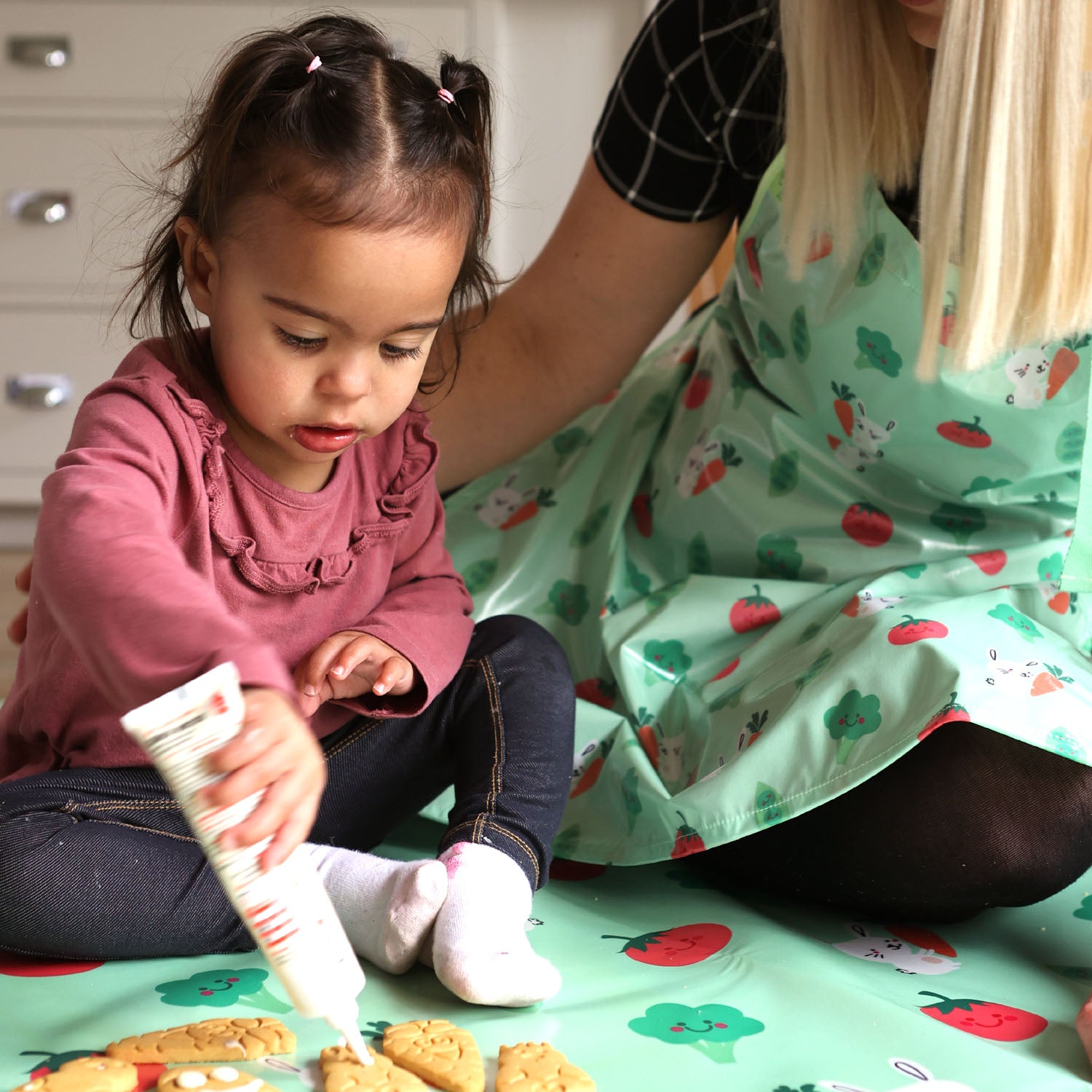 Wipeezee Child Apron and Splash Mat Bundle - Green Bunny and Veg